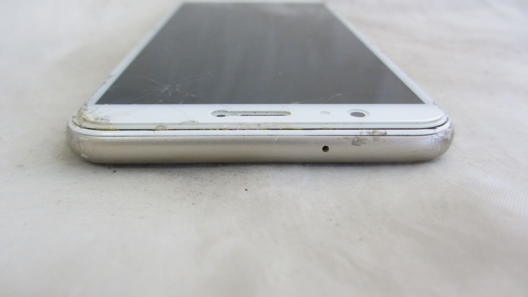 Huawei P Smart  (FIG-LX1) 3/32GB Gold - фото фото фото 2