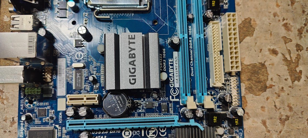 Мат. плата Gigabyte GA-G41MT-ES2L rev1.3 LGA775 G41 PCI-E+SVGA+GbLAN SATA MicroATX 2DDR3 № 241705107 - фото фото фото 1