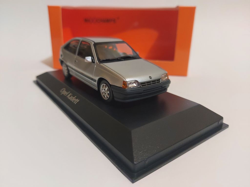 Maxichamps 1:43 Opel Kadett  (1990) silver metallic - фото фото фото 6