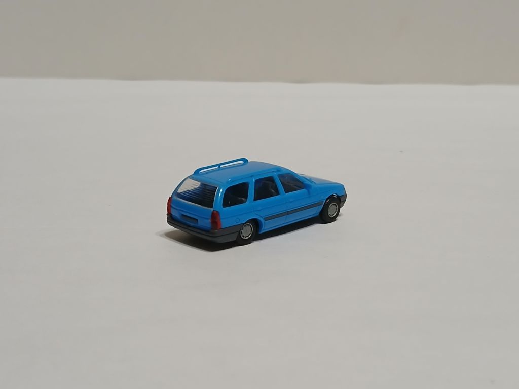 Автомобіль FORD ESCORT. R 1:87 H0  (11726) . - фото фото фото 1