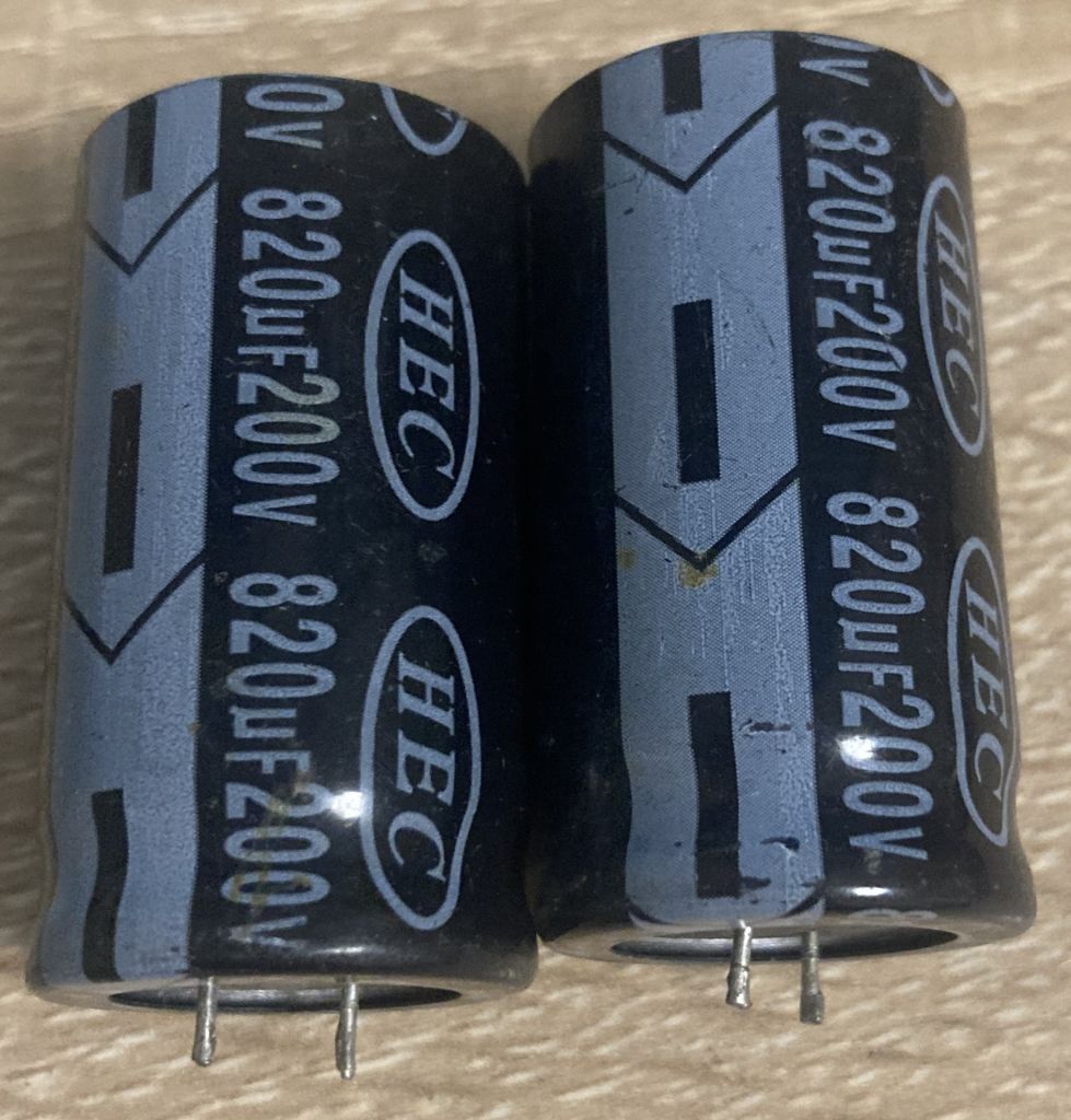 Конденсатор 820 мкф. * 200 вольт. Б/у. Рабочие! - фото фото фото 0