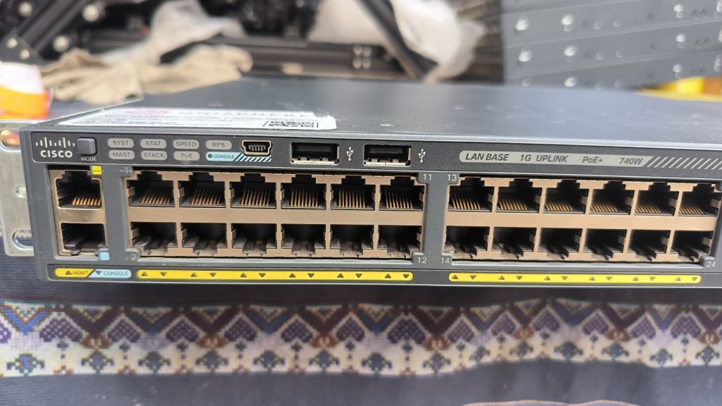 Комутатор Cisco WS-C2960X-48FPS-L POE - фото фото фото 1