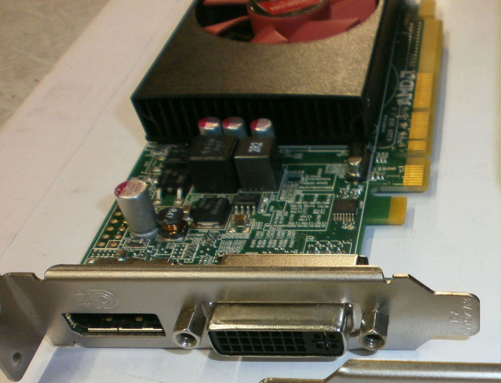 AMD Radeon R5 240 1Gb DDR3 DVI+DP  LP+ - фото фото фото 3