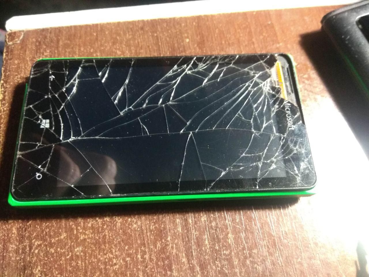 Смартфон Nokia Lumia 435 включається - фото фото фото 1