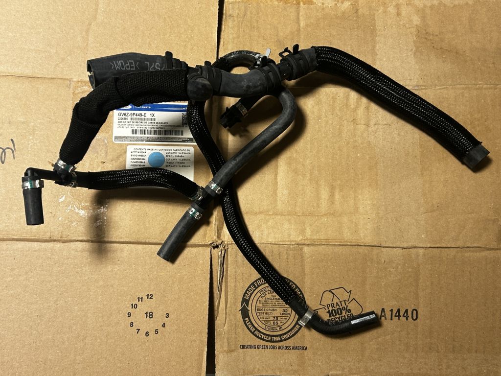 Патрубок системи охолодження Hose Assembly GV6Z-8K276-B - фото фото фото 2