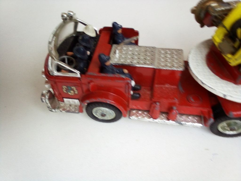 CORGI TOYS N°1143 AERIAL RESCUE TRUCK "AMERICAN LAFRANCE" - фото фото фото 2