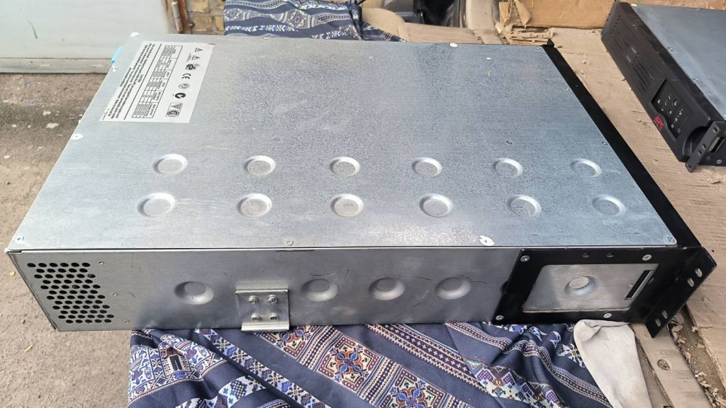 Безперебійник ДБЖ APC Smart-UPS 3000XL  (SU3000RMXLI3U) - фото фото фото 4