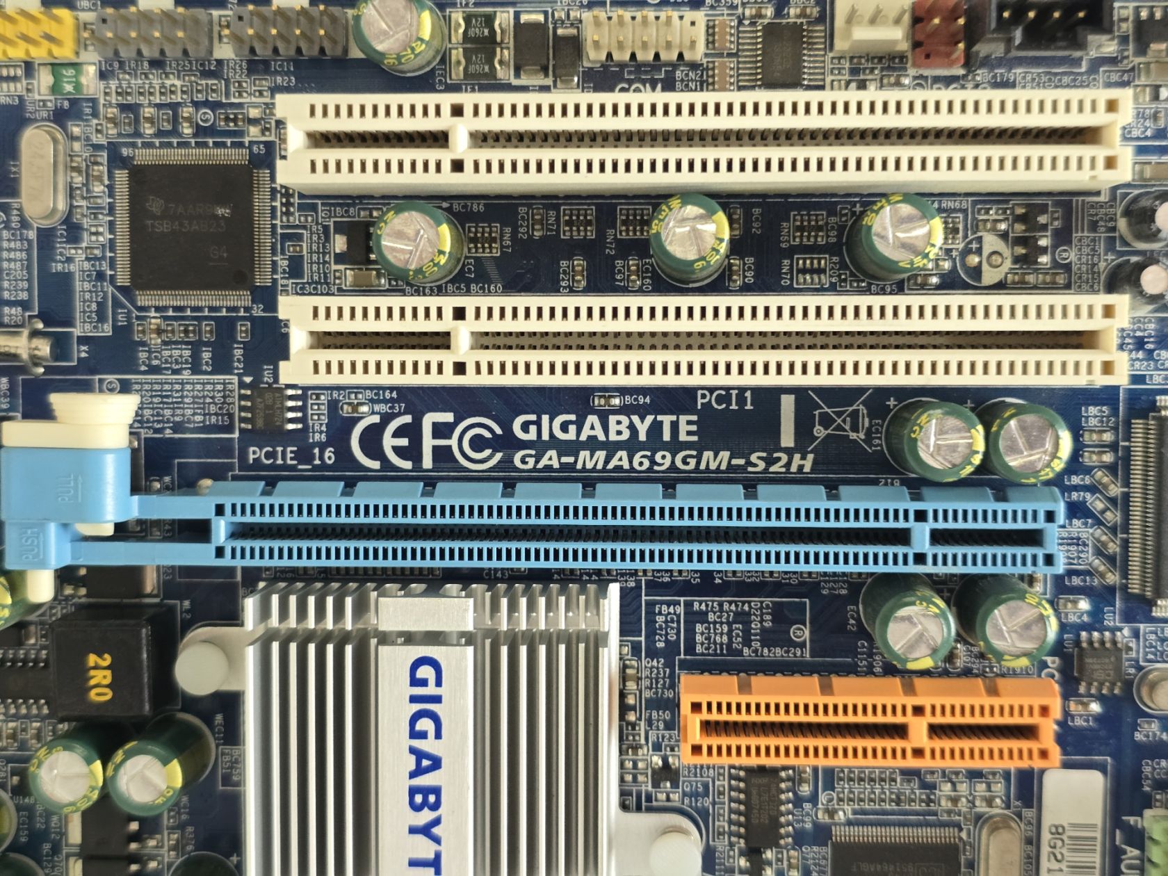 Материнская плата GIGABYTE GA-MA69GM-S2H AM2+/AM2 DDR2 - фото фото фото 2