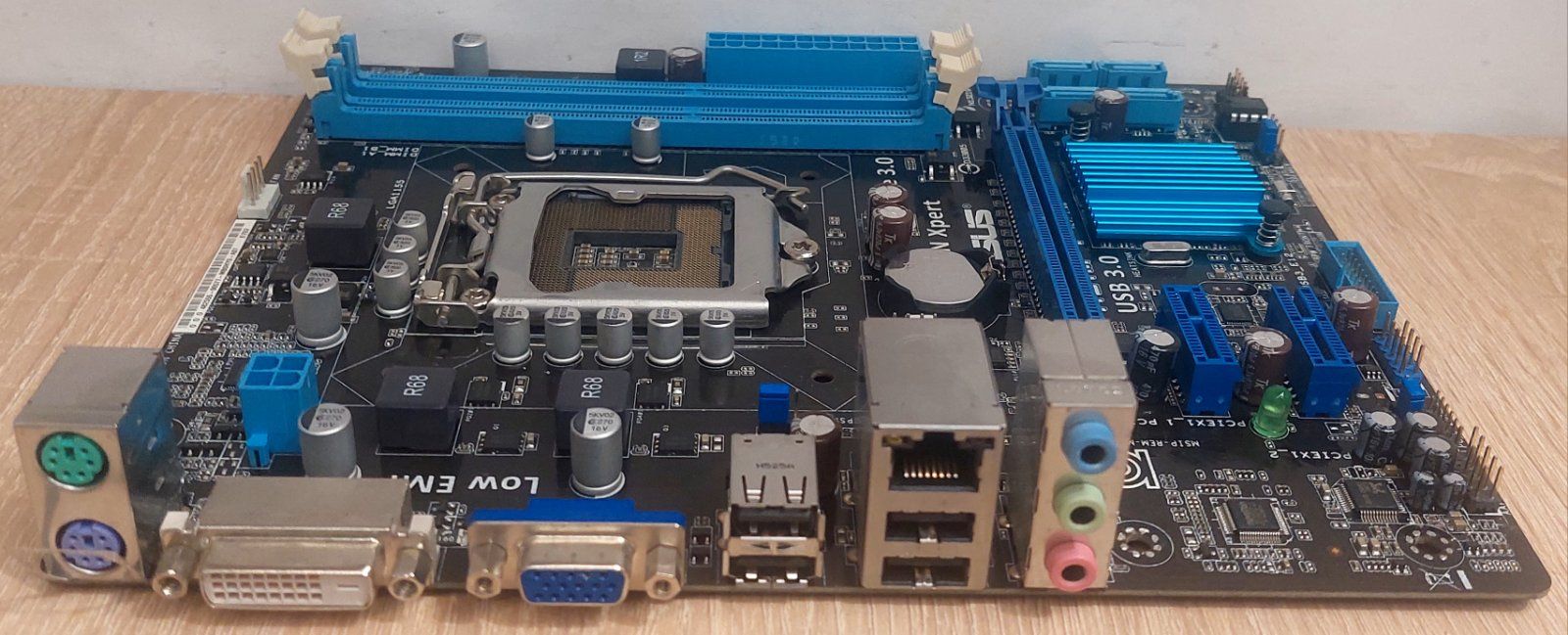 Материнська плата Asus H61M-F  / Socket 1155 / MicroATX / 2 x DDR3  б/в - фото фото фото 2