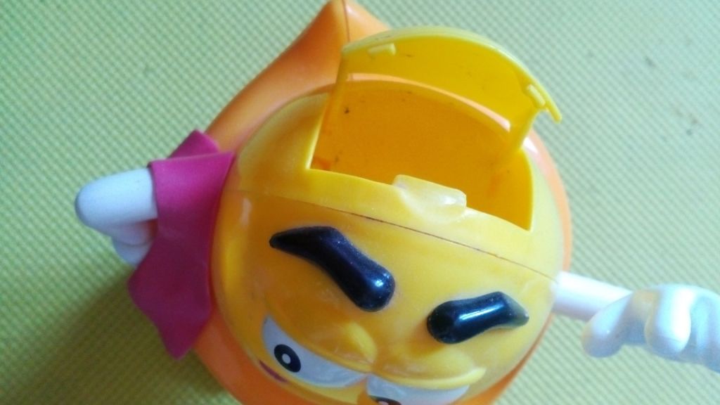 M&amp;M's подарочная игрушка выдает конфеты в ведерко - фото фото фото 1