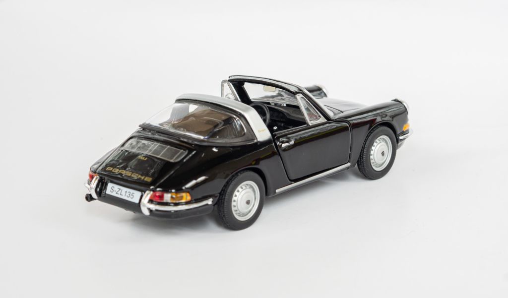 1:32 Porsche 911 1967 black, Bburago #12126 - фото фото фото 4