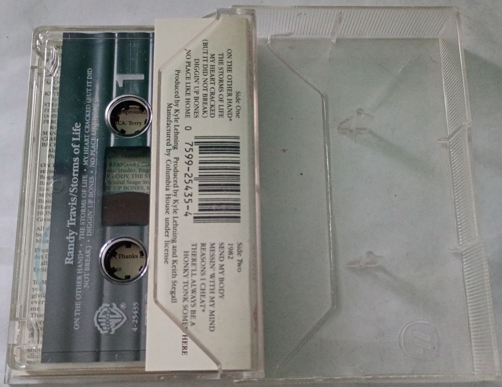 RANDY TRAVIS Storms Of Life.  Cassette US - фото фото фото 1