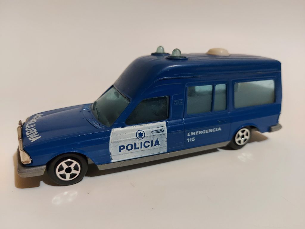Norev 1:43 Mercedes Policia Ambulance - фото фото фото 1