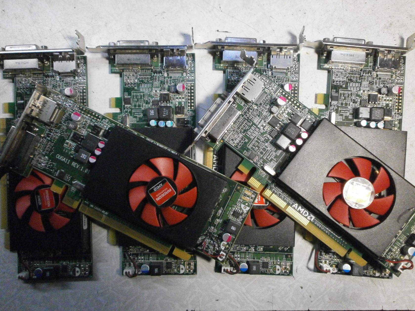 AMD Radeon R5 240 1Gb DDR3 DVI+DP  LP+ - фото фото фото 1