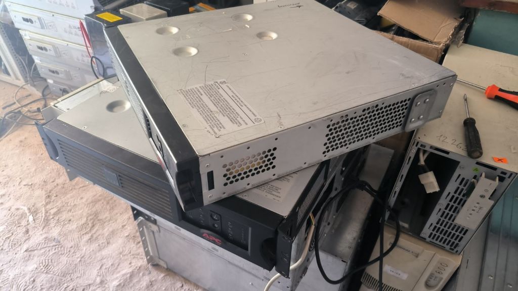 Бесперебойник ДБЖ APC Smart UPS 1500 SUA1500RMi2U - фото фото фото 2