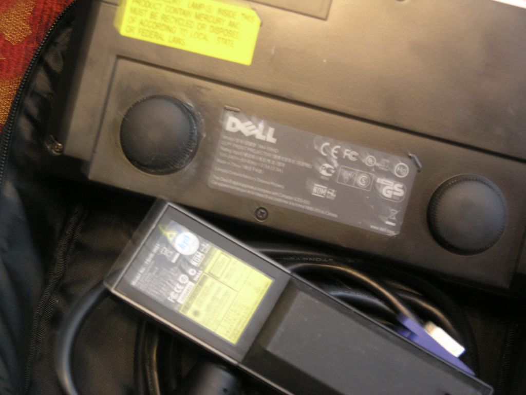 Небольшой но яркий HD DLP проектор DELL M410HD - фото фото фото 4