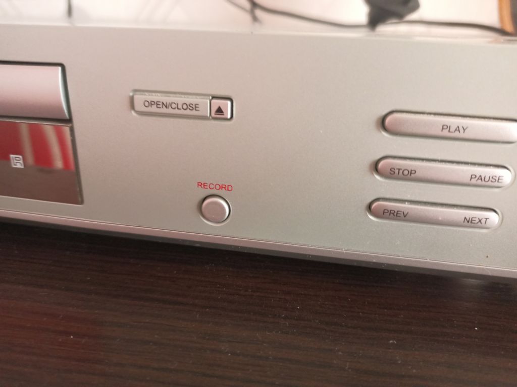 DVD плейер  XORO  HSD R505     ( не полностью  рабочий)  продажа только в Киеве - фото фото фото 1