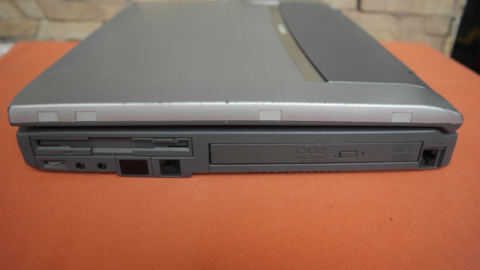 Ноутбук Toshiba Satelitte PRO 4600 PIII 850/256/20/CD-RW+DVD/15" - фото фото фото 8