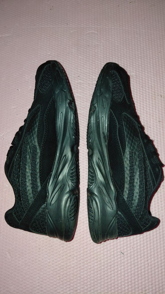 Кроссовки в стиле Adidas Yeezy Boost 700 Utility Black - фото фото фото 1
