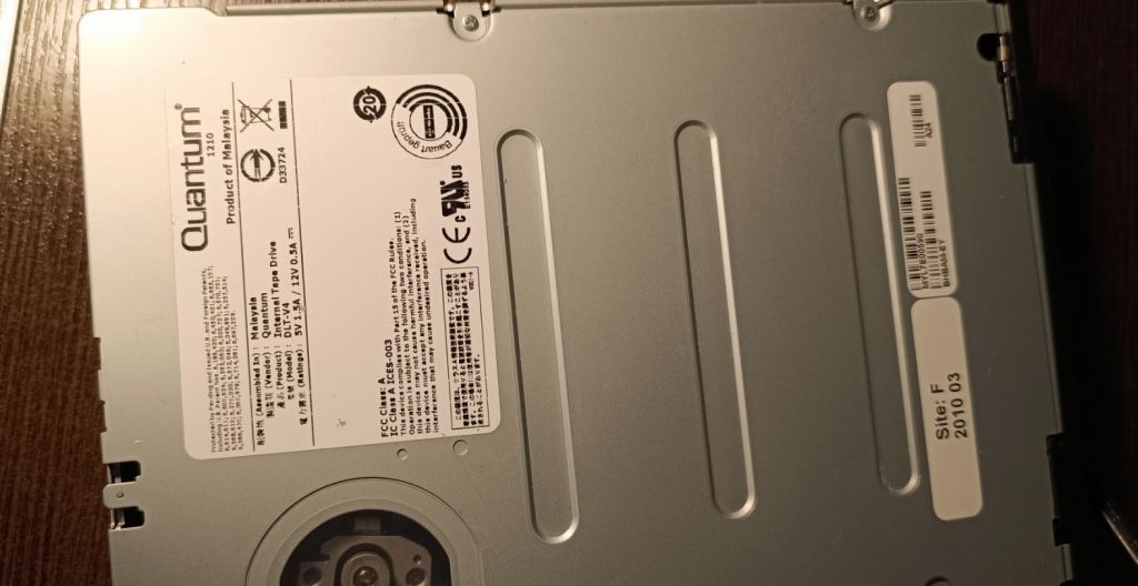 DLT-V4 Quantum DLT-V4 160-320GB Internal Tape Drive - фото фото фото 3