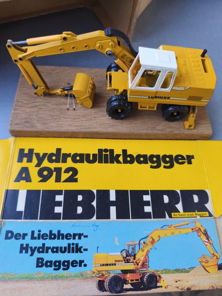 Екскаватор Liebherr A 912 від Conrad Німеччина - фото фото фото 1