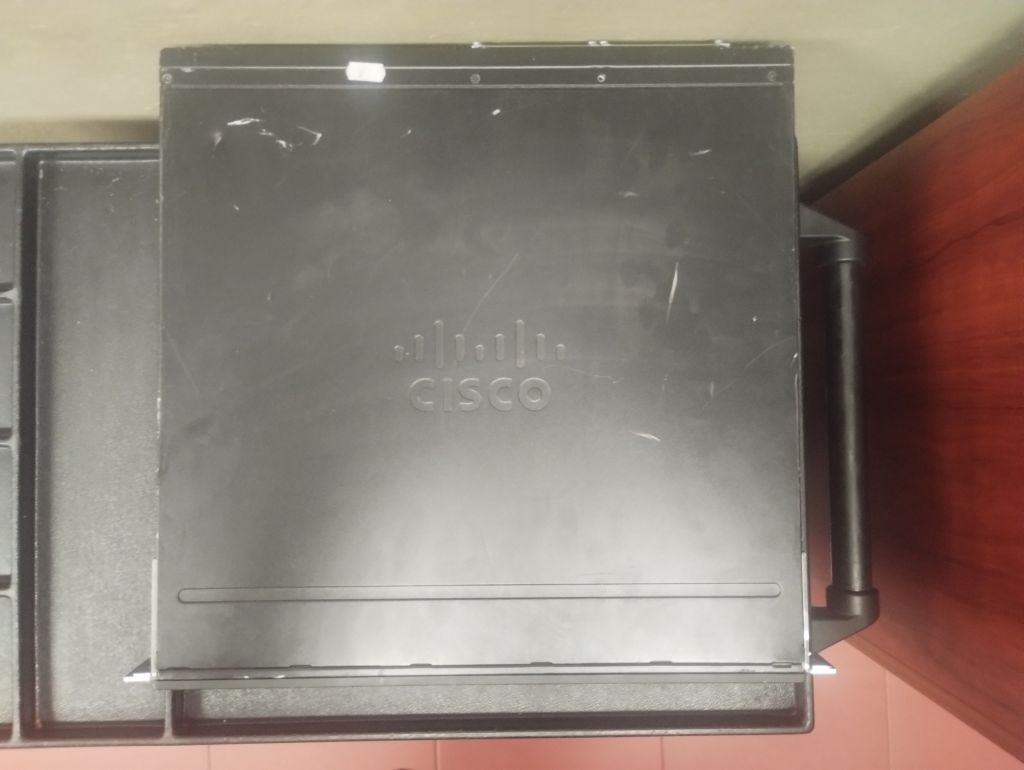 Маршрутизатор Cisco ISR 4331 / K9 V04    (ISR4331/K9) — Enterprise Router 1U - фото фото фото 2