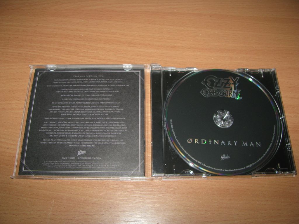 OZZY OSBOURNE - Ordinary Man 4 MC + CD  (hand signed) - фото фото фото 5