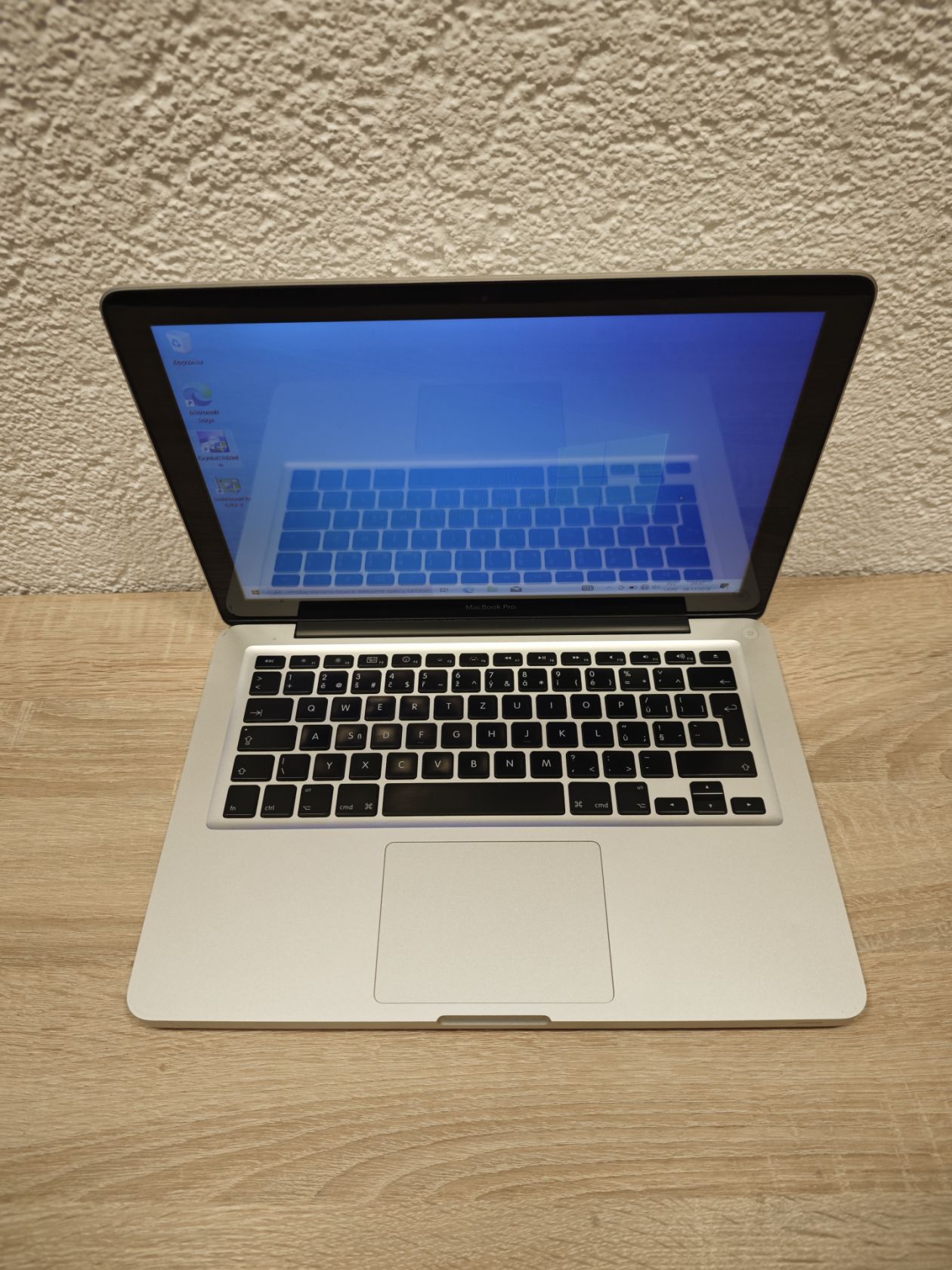 MacBook Pro 13.3" Intel Core P7550/DDR3 4Gb/HDD 80Gb/GF9400 - фото фото фото 0