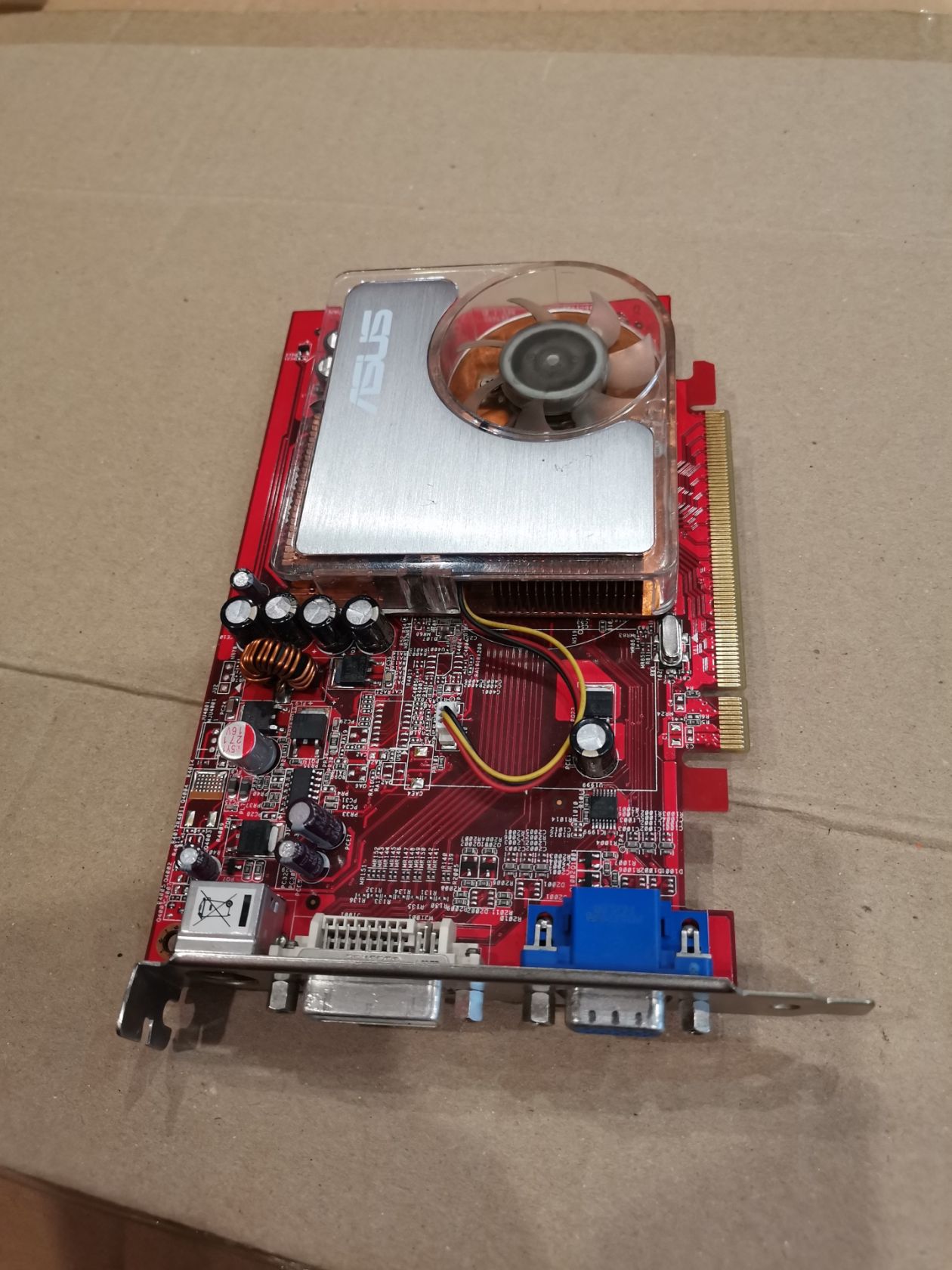 Видеокарта ASUS Radeon X1600 Pro PCI Express x16 256mb GDDR2 SDRAM - фото фото фото 0