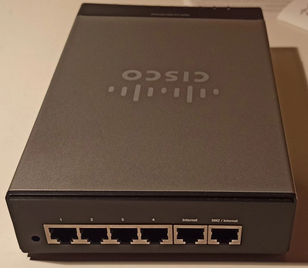 Маршрутизатор Cisco Dual Gigabit WAN VPN Router  (RV042G) - фото фото фото 3