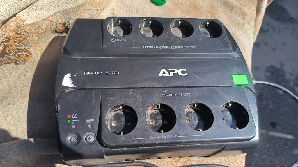 Безперебійник ДБЖ UPS APC Back-UPS ES700  (BE700G-RS) - фото фото фото 1