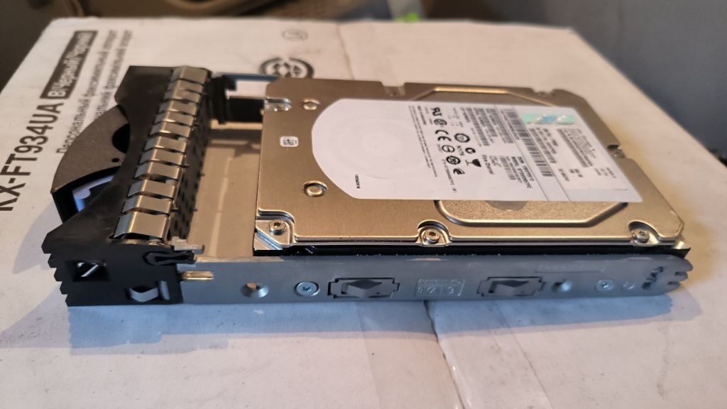 Жорсткий диск HDD IBM Storage 300GB ST3300657FC - фото фото фото 3
