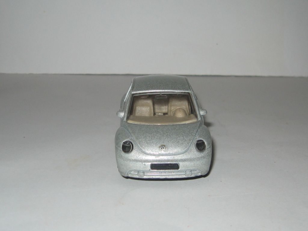 Модель машинка Volkswagen new beetle 1:43 Bburago Made in Italy - фото фото фото 4