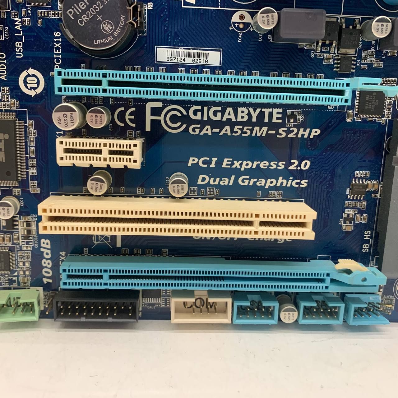 Материнская плата sFM1 GIGABYTE GA-A55M-S2HP  (Socket FM1,DDR3,б/у) - фото фото фото 2
