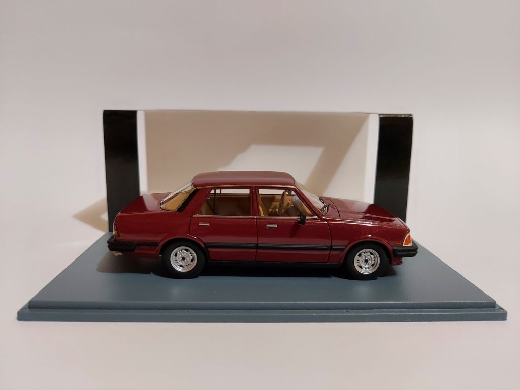 NEO 1:43 Mazda 626 Sedan Mk1  (1981) bordeaux - фото фото фото 4