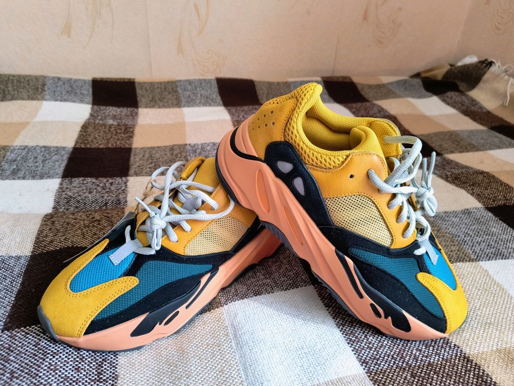 Кросівки Adidas Yeezy Boost 700 - фото фото фото 0