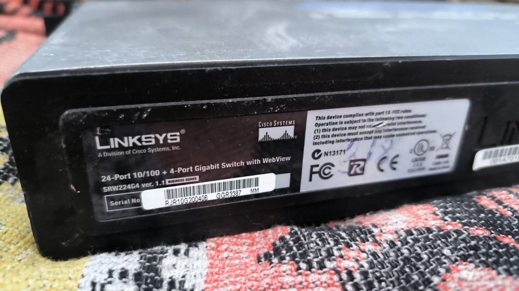 Комутатор Cisco Linksys SRW224G4 - фото фото фото 3