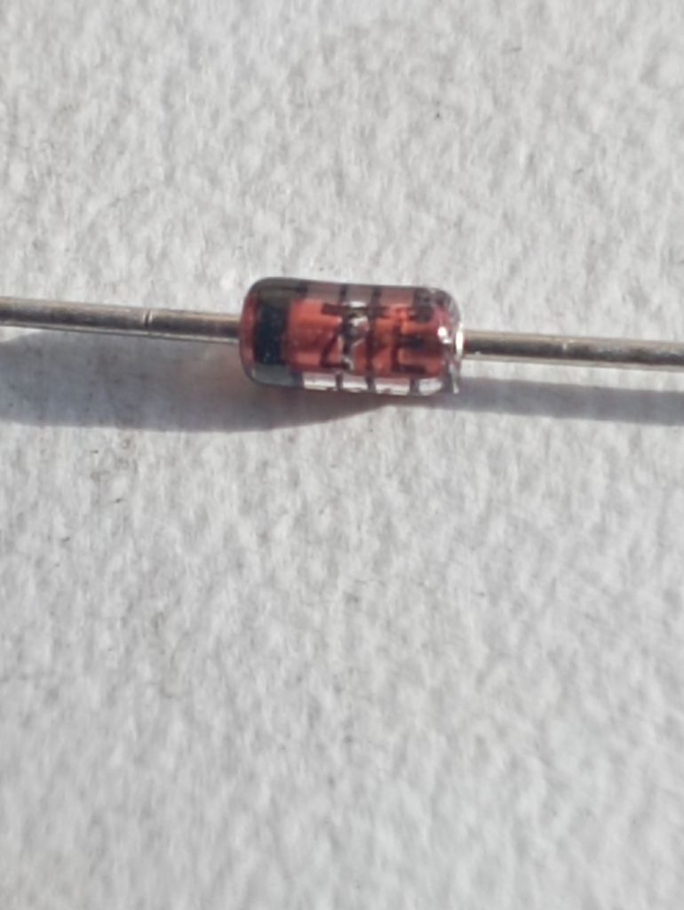 50 шт, стабілітрон 2,4в, 1/2Вт, ITT - фото фото фото 1