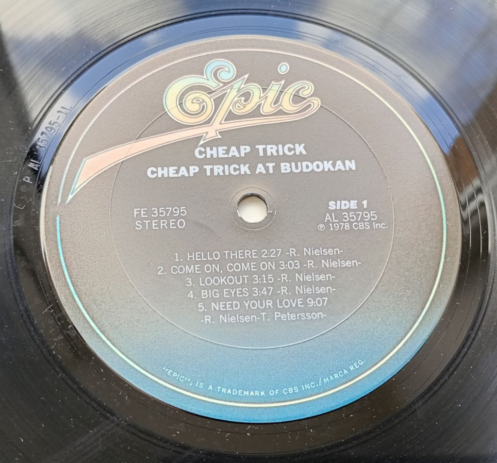 CHEAP TRICK Cheap Trick At Budokan LP + Booklet EX-/EX - фото фото фото 4