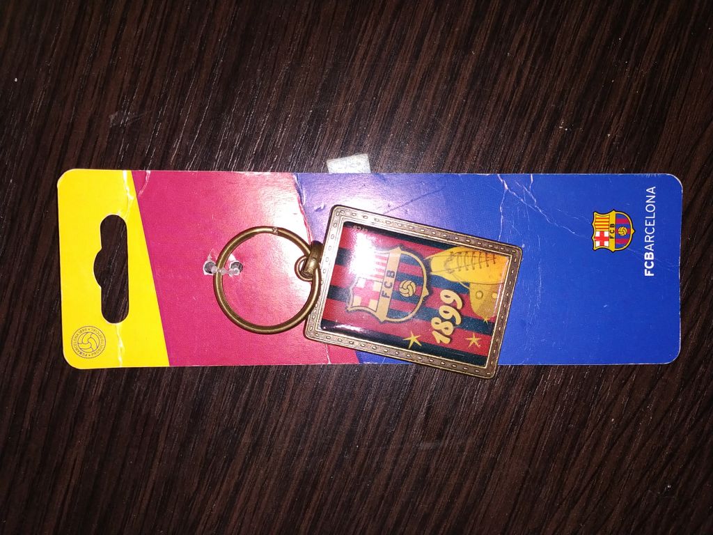 Брелок для ключей FCBarcelona фанатам футбола - фото фото фото 1