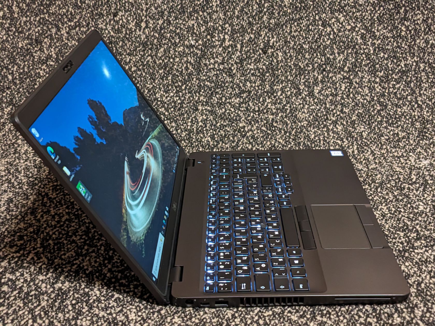 ноутбук Dell Precision 3540 • i7-8565U|16|512|FHD ips|Radeon Pro WX2100 - фото фото фото 3