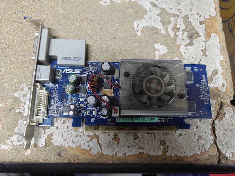 Видеокарта ASUS GeForce 7300 GS EN7300GS/HTD/256M/A 256MB PCI-E № 260204108 - фото фото фото 0