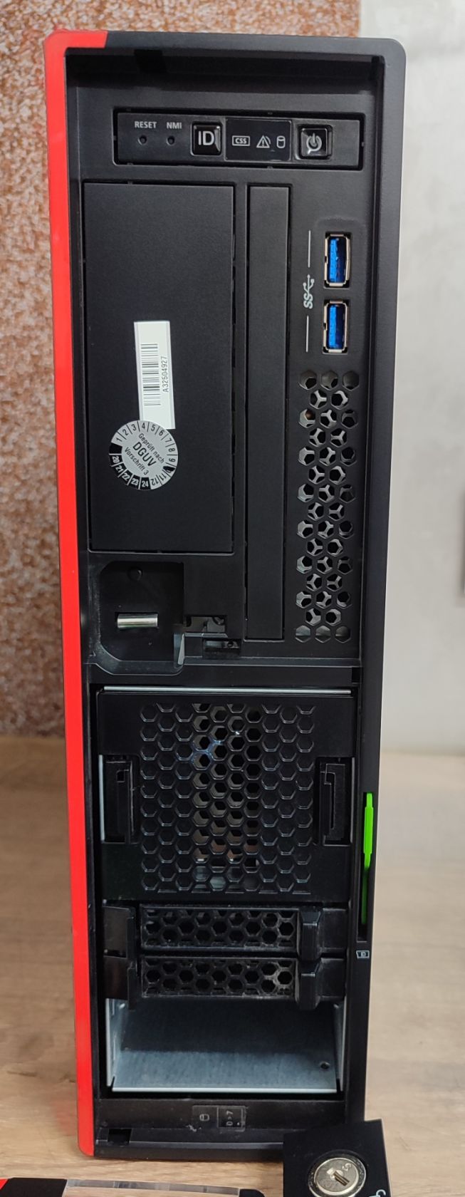 Ультрамалий сервер Fujitsu Primergy TX1320 M3   (DDR4) - робочий - фото фото фото 3