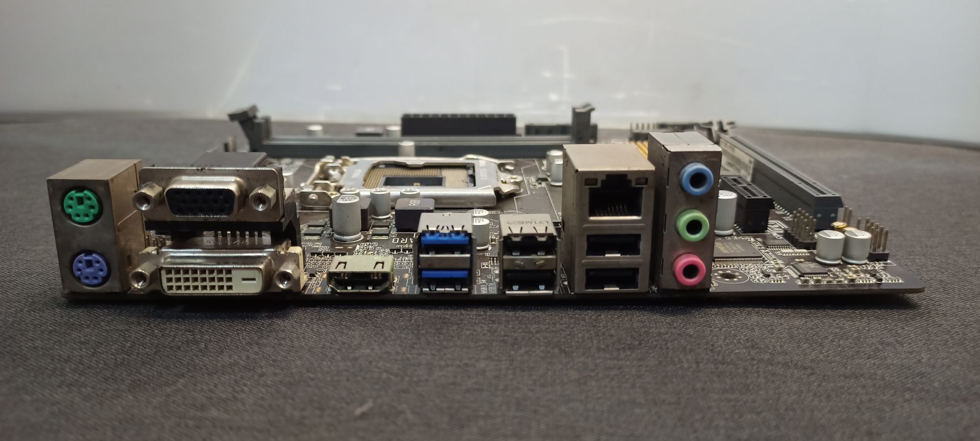Б/В Материнська плата ASUS H110M-R Socket LGA1151MicroATX 2x DDR4 - фото фото фото 1