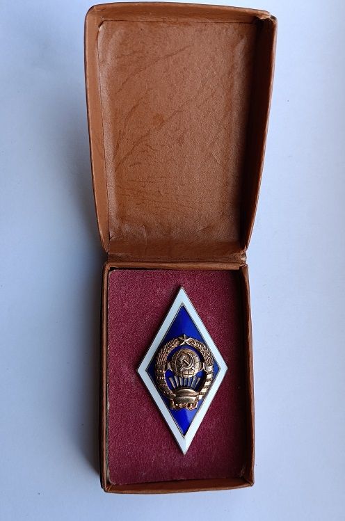 Знак     (ромб) об окончании университета .ВУЗ.Серебро - фото фото фото 4