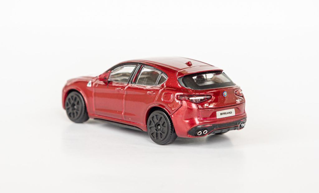 1:43 Alfa Romeo Stelvio 2017-2023 red, Bburago #11852 - фото фото фото 1