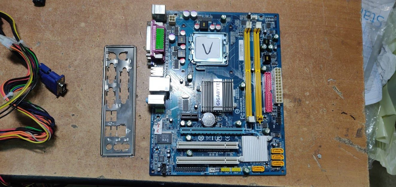 Мат. плата Gigabyte GA-945GCM-S2L rev1.0 LGA775 i945GC PCI-E+SVGA+GbLAN SATA MicroATX 2DDR2 № 213103 - фото фото фото 0