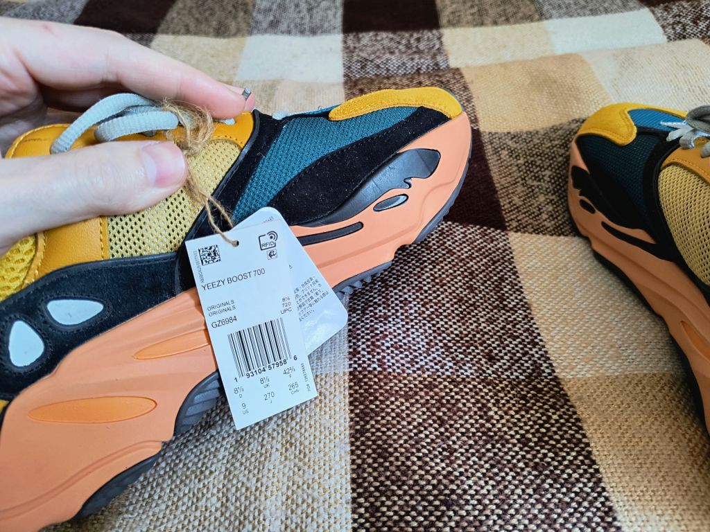 Кросівки Adidas Yeezy Boost 700 - фото фото фото 7