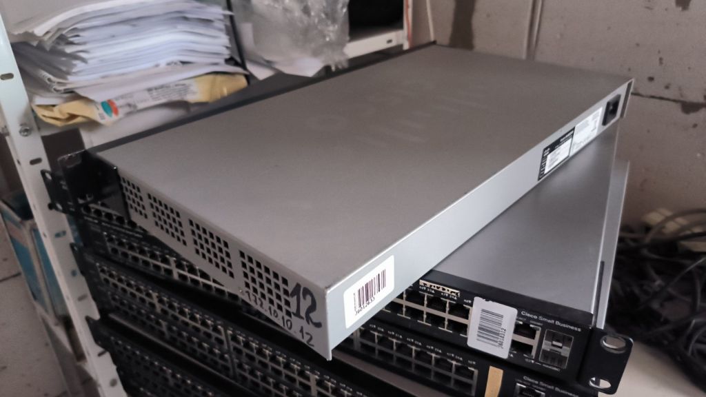 Комутатор CISCO SLM224P POE Smart Swith - фото фото фото 3