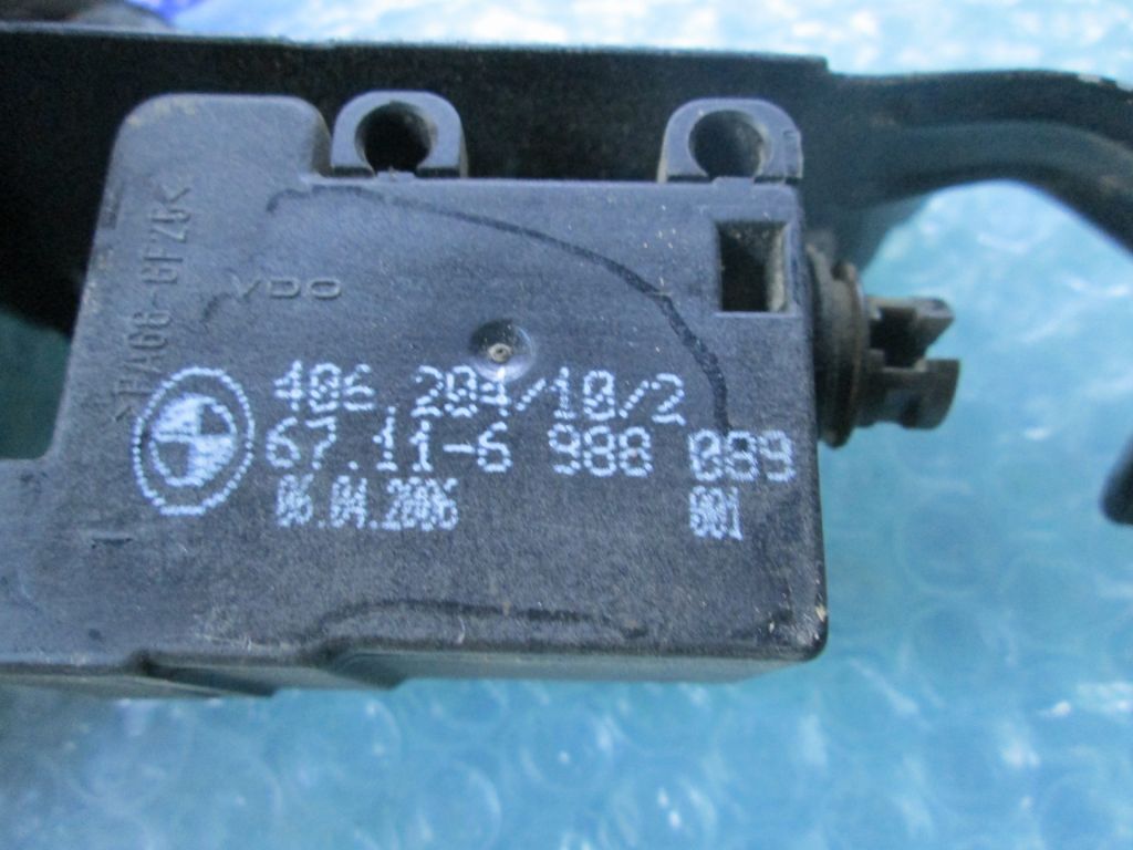 BMW 5 E60 03-06 актуатор сервопривод лючка бензобака 67116988089 - фото фото фото 1